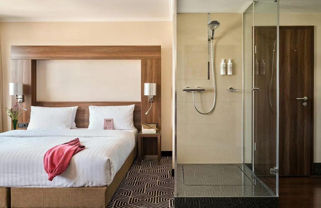 Motel One Frankfurt-Riverside-1