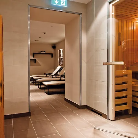 Motel One Frankfurt-Riverside-2